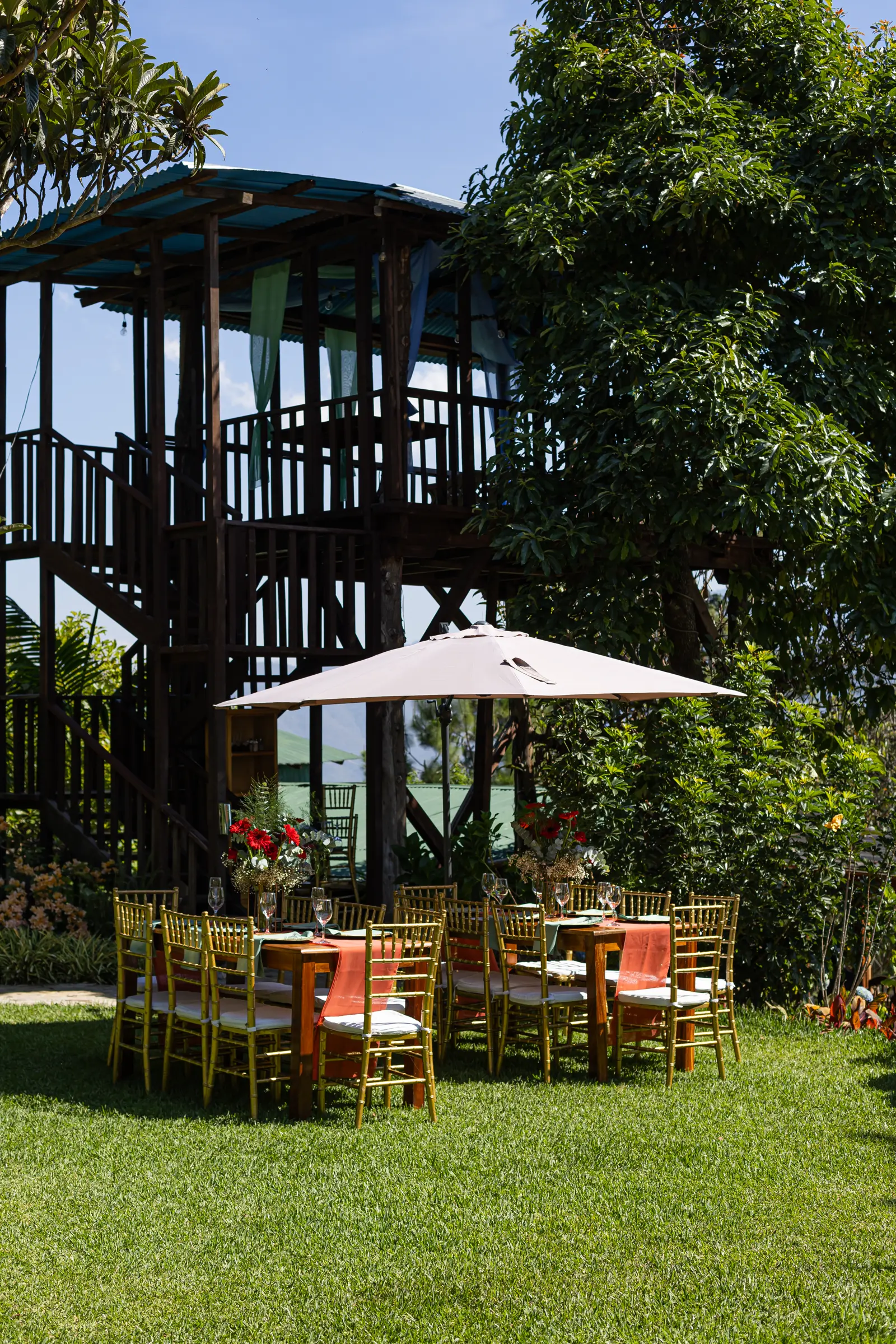 Mountain atmosphere and garden restaurant experience at Antigua Mágica
